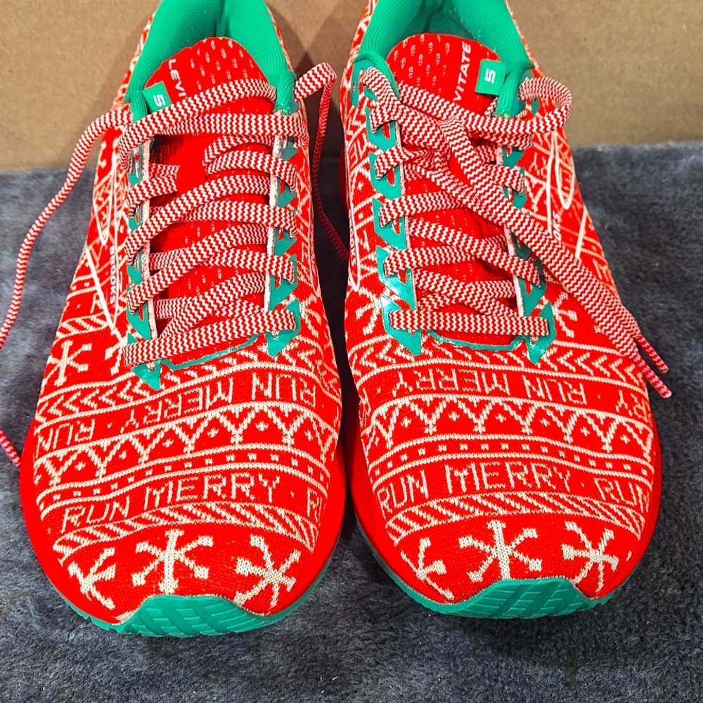 Brooks Levitate 5 Mens - Red - Size US 10.5, RUN MERRY